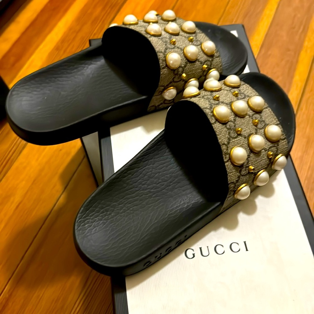 Used gucci pearl slides. still in good condition. box included bag included